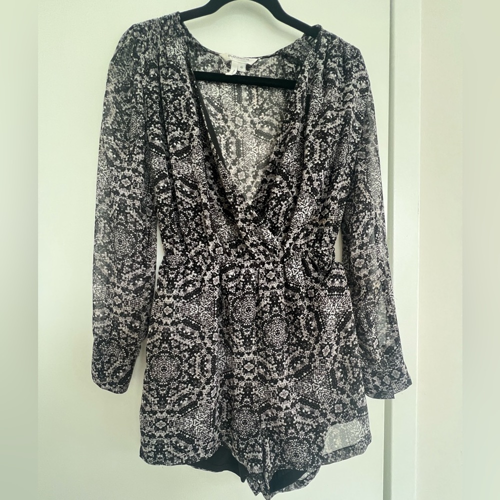 Black And White Patterned Bcbgeneration Romper Si… - image 1